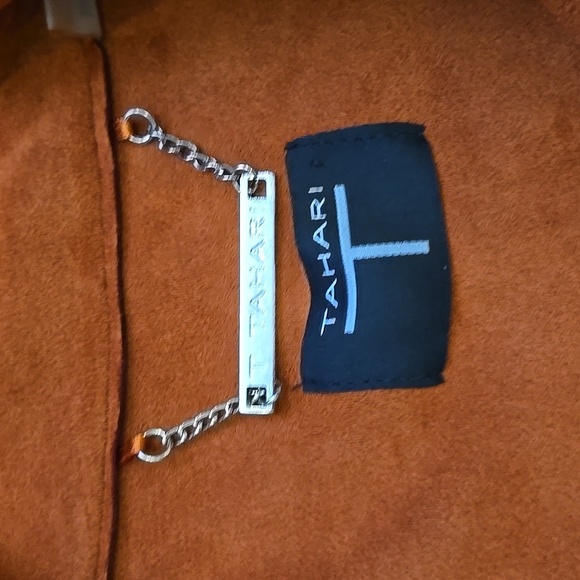 TAHARI COAT - Picture 7 of 10